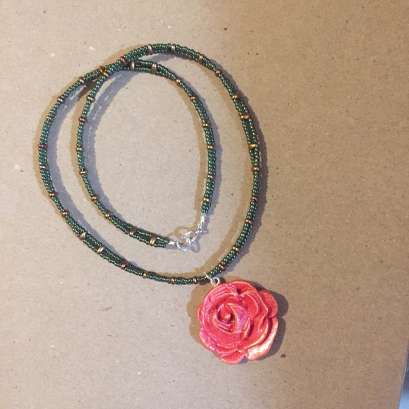 Rose necklace - Picture 2 of 6